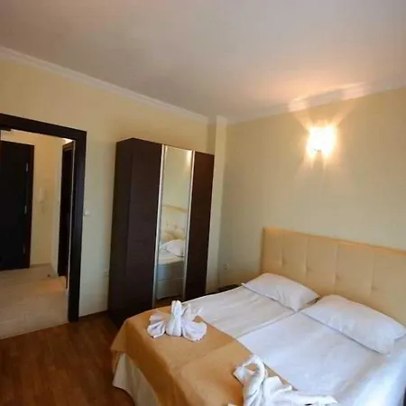 Хотел Saint George Palace 3*