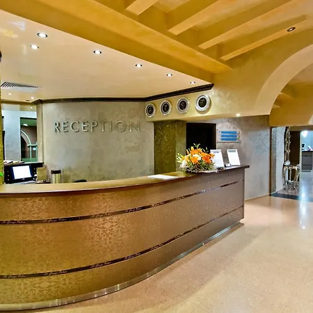 ホテル Saint George Palace 3*