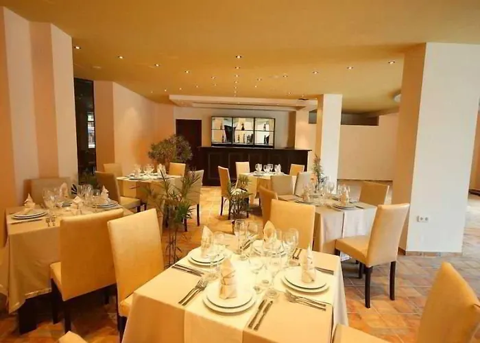 Saint George Palace מלון 3*